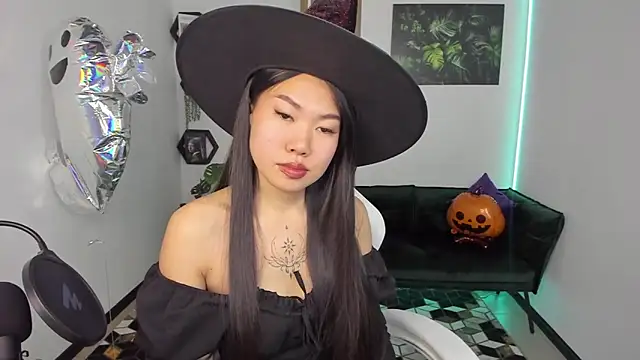 LunaPurrr online show from October 30, 2:10 am