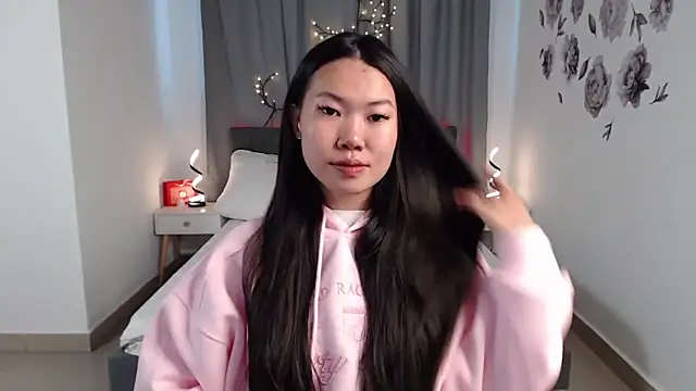 LunaPurrr online show from September 8, 11:04 pm