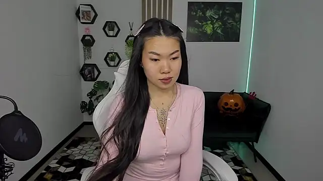 LunaPurrr online show from November 10, 1:10 am