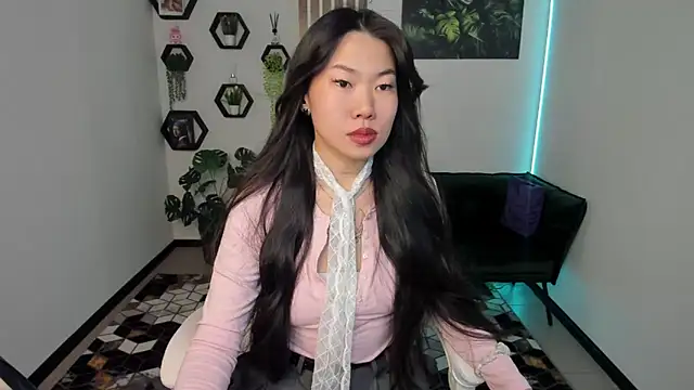 LunaPurrr online show from November 18, 1:10 am