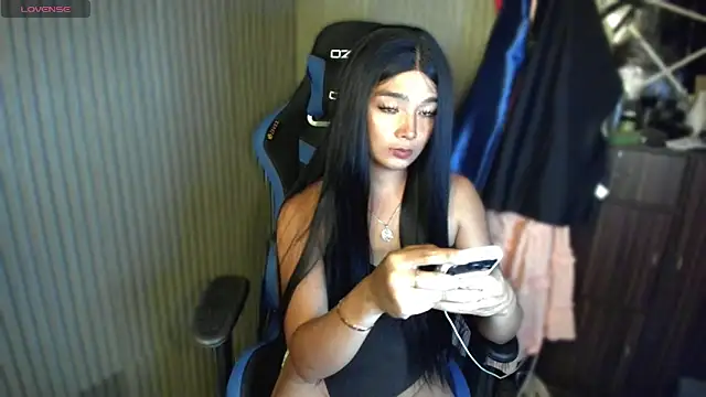 Snapshot of TrinityFucksYou chatting on June 11, 2:25 pm TrinityFucksYou online show from June 11, 2:25 pm