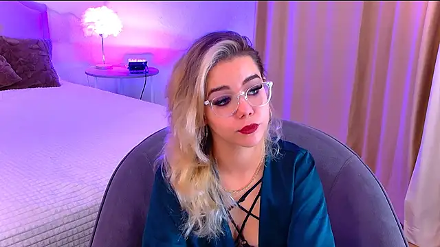 Snapshot of PrincessSlay chatting on September 19, 5:33 am PrincessSlay online show from September 19, 5:33 am