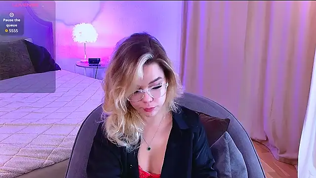 Snapshot of PrincessSlay chatting on September 29, 5:36 am PrincessSlay online show from September 29, 5:36 am