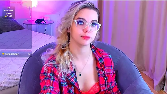 Snapshot of PrincessSlay chatting on September 25, 5:24 am PrincessSlay online show from September 25, 5:24 am