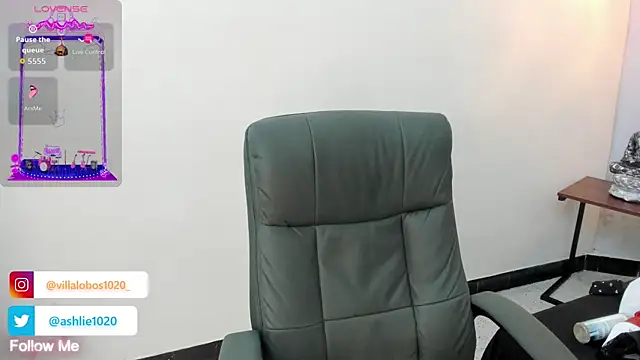 Snapshot of MiaVillalobos chatting on October 22, 11:42 am MiaVillalobos online show from October 22, 11:42 am