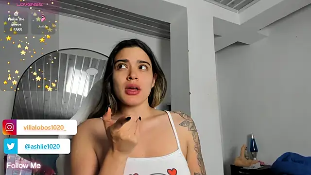 MiaVillalobos online show from April 10, 8:43 am