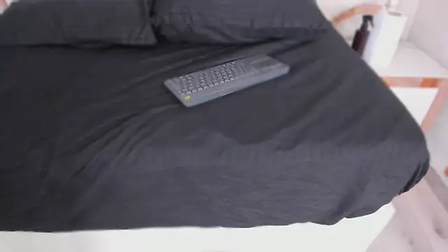 Snapshot of Mia-Medina chatting on October 26, 3:45 pm Mia-Medina online show from October 26, 3:45 pm