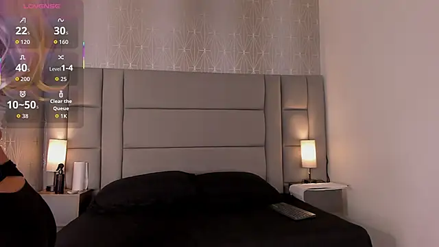 Snapshot of Mia-Medina chatting on November 21, 7:57 pm Mia-Medina online show from November 21, 7:57 pm