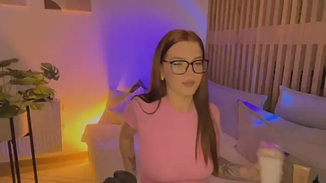 Snapshot of ShyLulu69 chatting on November 11, 7:19 pm ShyLulu69 online show from November 11, 7:19 pm