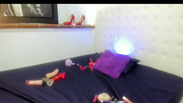 Roxannelorence  online show from September 24, 2:34 pm