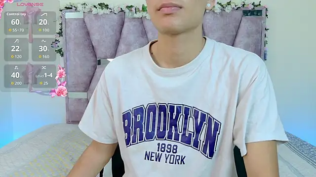 lana and liam  online show from November 18, 9:34 am