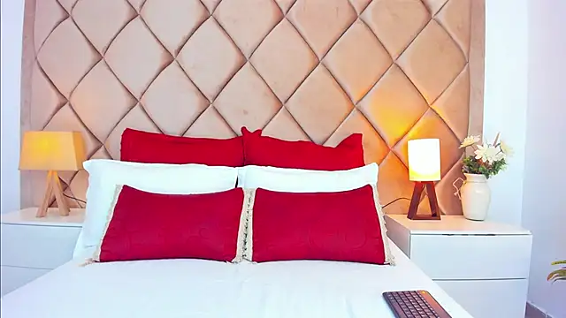 AngelinaDuvall online show from December 15, 10:32 am