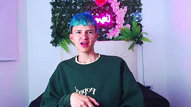 Snapshot of iam_lukas__ chatting on October 10, 3:29 am iam lukas online show from October 10, 3:29 am