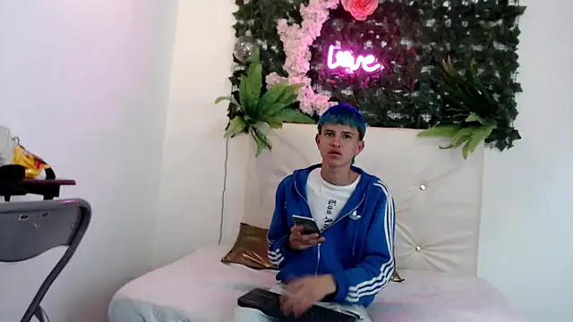 Snapshot of iam_lukas__ chatting on September 25, 2:06 am iam lukas online show from September 25, 2:06 am