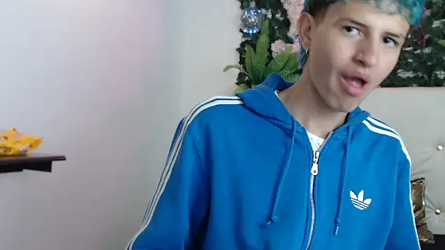 Snapshot of iam_lukas__ chatting on October 3, 2:26 am iam lukas online show from October 3, 2:26 am