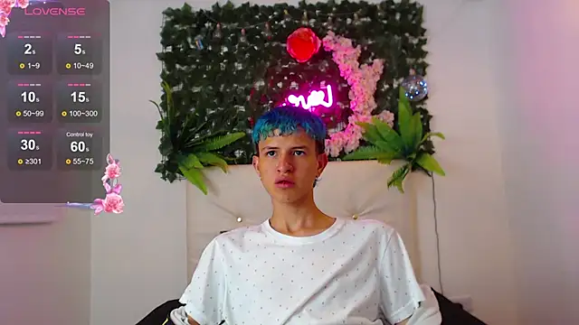 Snapshot of iam_lukas__ chatting on October 4, 12:45 am iam lukas online show from October 4, 12:45 am