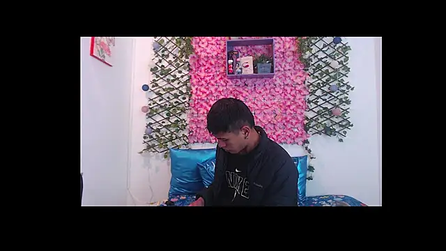 Snapshot of iam_lukas__ chatting on September 20, 12:54 pm iam lukas online show from September 20, 12:54 pm