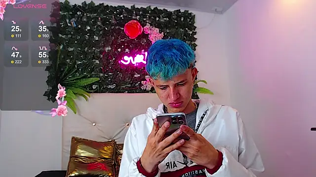 Snapshot of iam_lukas__ chatting on October 7, 3:51 am iam lukas online show from October 7, 3:51 am