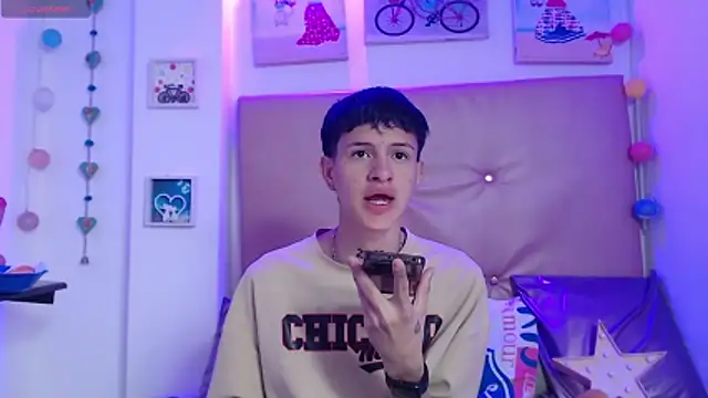 Snapshot of iam_lukas__ chatting on December 14, 5:18 pm iam lukas online show from December 14, 5:18 pm