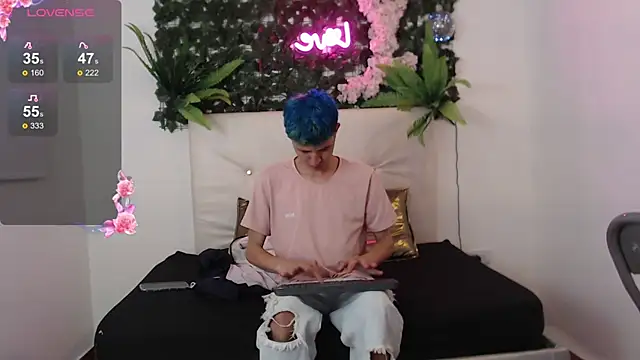 Snapshot of iam_lukas__ chatting on October 2, 1:53 am iam lukas online show from October 2, 1:53 am