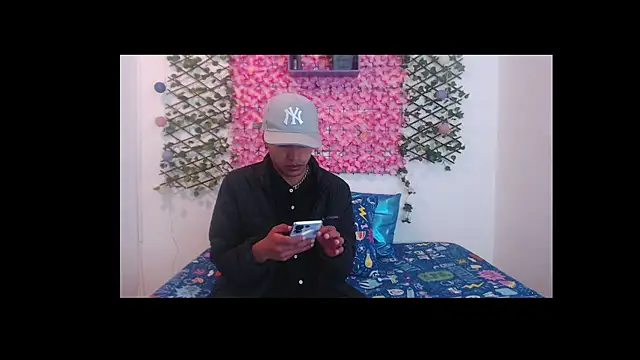 Snapshot of iam_lukas__ chatting on September 18, 11:46 am iam lukas online show from September 18, 11:46 am