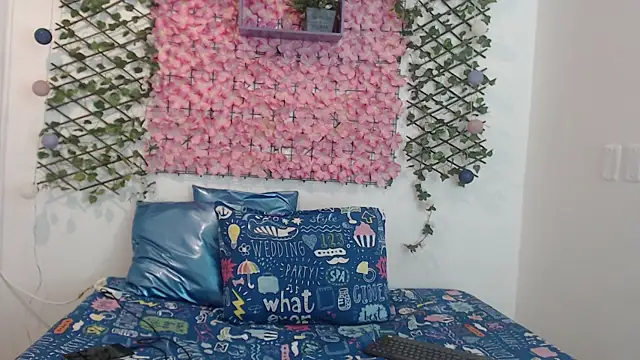 Snapshot of iam_lukas__ chatting on September 13, 8:42 pm iam lukas online show from September 13, 8:42 pm