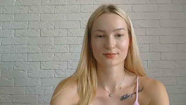 Snapshot of Alice_Sweet_01 chatting on July 15, 11:39 am Alice Sweet 01 online show from July 15, 11:39 am