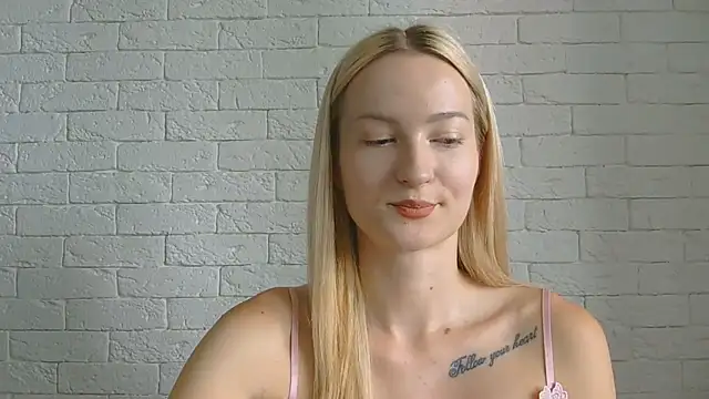Snapshot of Alice_Sweet_01 chatting on July 12, 8:04 am Alice Sweet 01 online show from July 12, 8:04 am