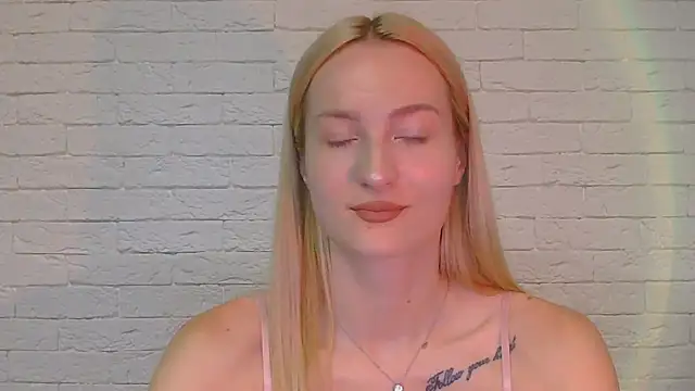 Snapshot of Alice_Sweet_01 chatting on June 17, 8:19 pm Alice Sweet 01 online show from June 17, 8:19 pm