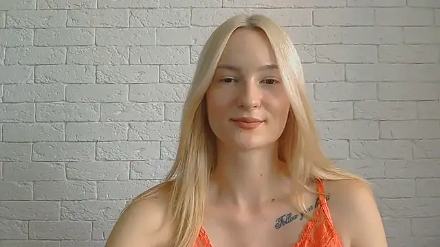 Snapshot of Alice_Sweet_01 chatting on August 6, 11:16 am Alice Sweet 01 online show from August 6, 11:16 am