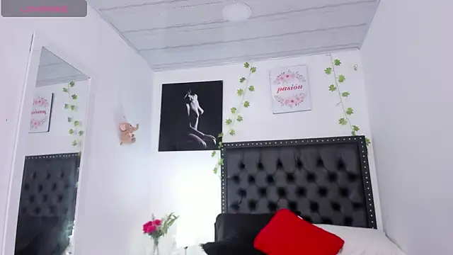 ScarlettVell online show from January 6, 7:29 pm