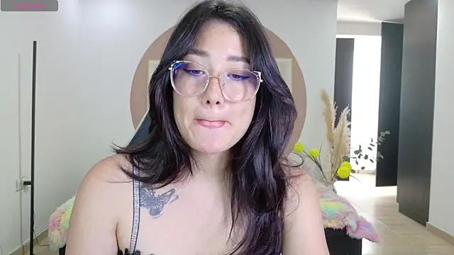 Snapshot of Eliih_01 chatting on July 16, 7:00 pm Eliih 01 online show from July 16, 7:00 pm