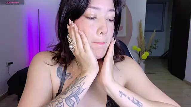 Eliih 01 online show from May 30, 9:15 am