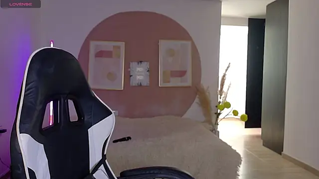 Eliih 01 online show from May 19, 3:30 pm