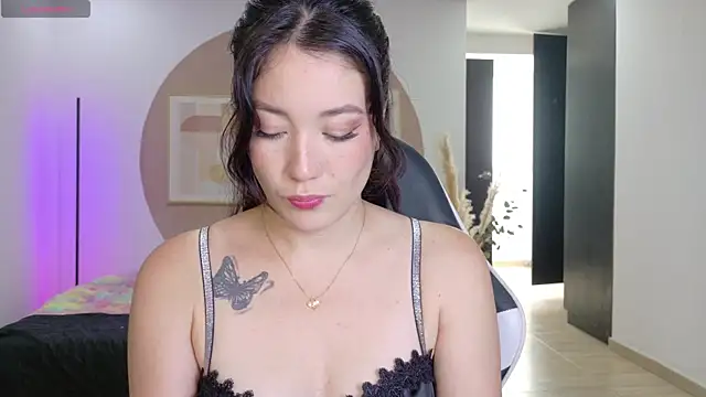 Snapshot of Eliih_01 chatting on June 5, 4:35 pm Eliih 01 online show from June 5, 4:35 pm
