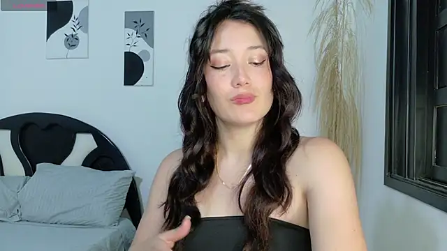 Snapshot of Eliih_01 chatting on June 14, 8:32 pm Eliih 01 online show from June 14, 8:32 pm