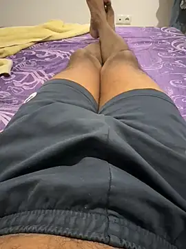 Snapshot of Madu0999 chatting on January 7, 6:13 pm Madu0999 online show from January 7, 6:13 pm