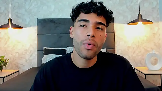 Snapshot of RaphaelDufort chatting on October 7, 12:00 am RaphaelDufort online show from October 7, 12:00 am