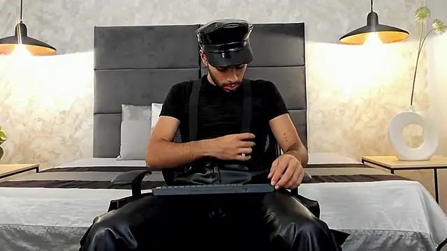 Snapshot of RaphaelDufort chatting on November 23, 11:59 pm RaphaelDufort online show from November 23, 11:59 pm