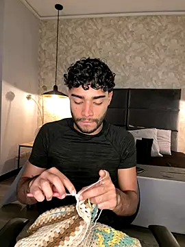 Snapshot of RaphaelDufort chatting on November 30, 12:00 am RaphaelDufort online show from November 30, 12:00 am