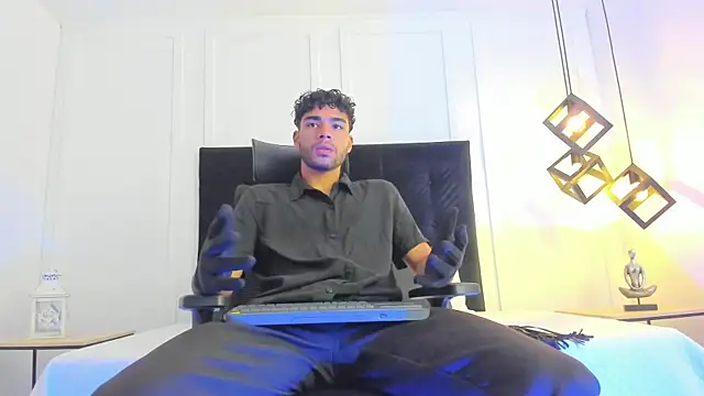 Snapshot of RaphaelDufort chatting on October 19, 6:54 pm RaphaelDufort online show from October 19, 6:54 pm