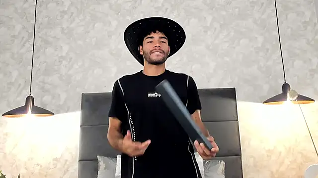 Snapshot of RaphaelDufort chatting on November 19, 11:27 pm RaphaelDufort online show from November 19, 11:27 pm