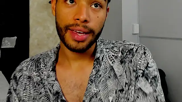 Snapshot of RaphaelDufort chatting on October 4, 12:01 am RaphaelDufort online show from October 4, 12:01 am