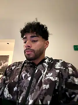 Snapshot of RaphaelDufort chatting on November 27, 11:38 pm RaphaelDufort online show from November 27, 11:38 pm