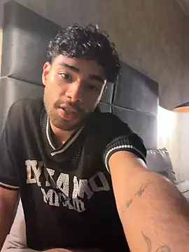 Snapshot of RaphaelDufort chatting on November 20, 10:42 pm RaphaelDufort online show from November 20, 10:42 pm