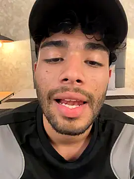 Snapshot of RaphaelDufort chatting on November 25, 12:22 am RaphaelDufort online show from November 25, 12:22 am