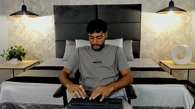 Snapshot of RaphaelDufort chatting on September 23, 11:56 pm RaphaelDufort online show from September 23, 11:56 pm