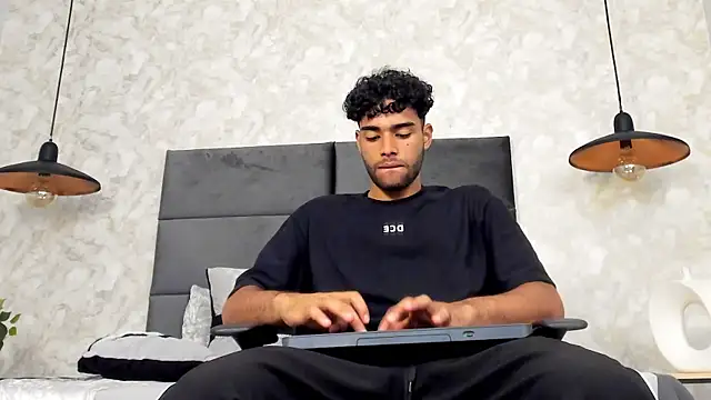 Snapshot of RaphaelDufort chatting on October 15, 11:46 pm RaphaelDufort online show from October 15, 11:46 pm