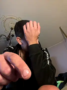 Snapshot of gb7572 chatting on September 8, 7:24 pm gb7572 online show from September 8, 7:24 pm