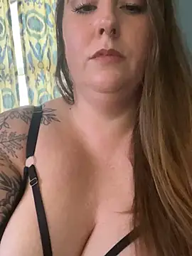 Snapshot of Domimommy420 chatting on October 23, 4:05 pm Domimommy420 online show from October 23, 4:05 pm